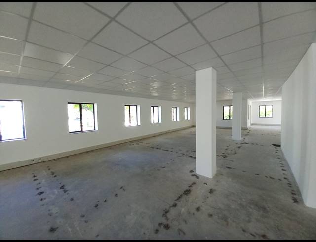 702M² OFFICE TO LET IN BRYANSTON